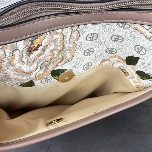 GIANI BERNINI ~ Floral Signature Shoulder Bag ~ Taupe / Gold ~ NWT! - Picture 8 of 11